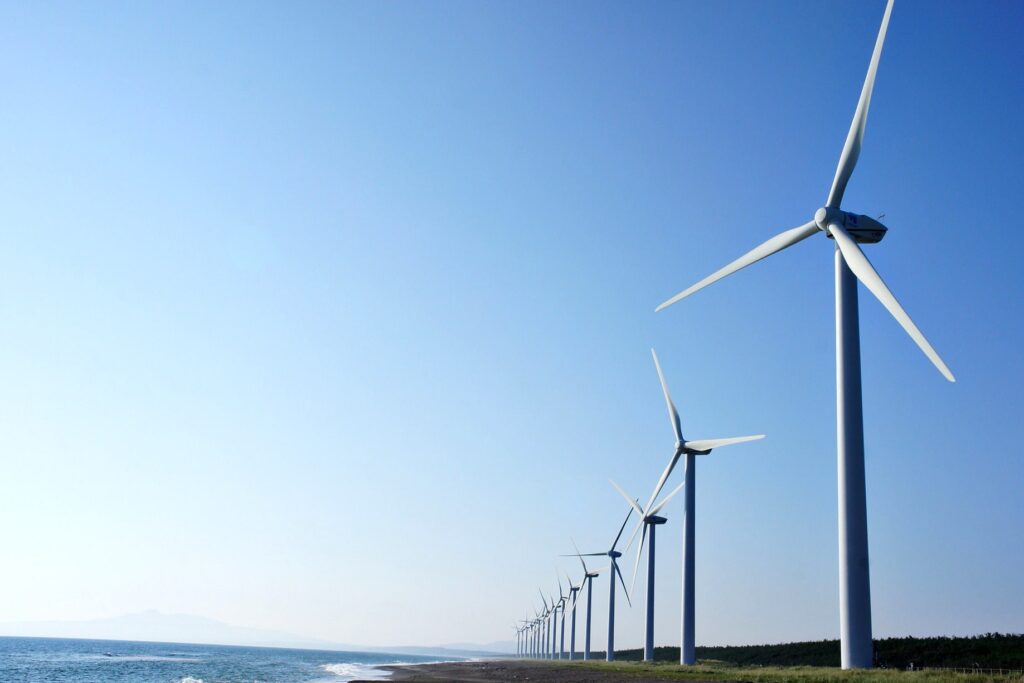 風力発電などの再生可能エネルギーを活用し、温室効果ガスの排出を減らす活動 カーボンオフセット